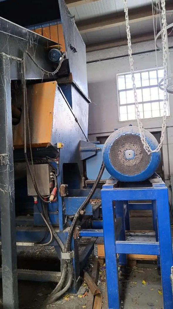 VMC Impianti single shaft shredder 1800 mm.