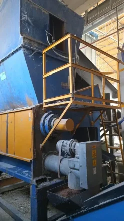 VMC Impianti single shaft shredder 1800 mm.
