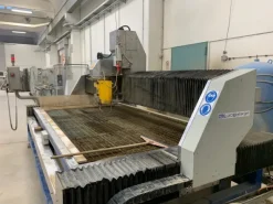 Waterjet 5 Assi con Pompa KMT 50 HP 4.100 Bar