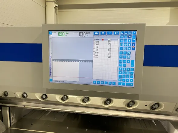 Wohlenberg 132 paper guillotine