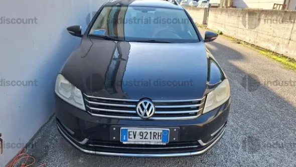 2#9909 Wolkswagen Passat